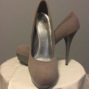 Like New Grey platform stiletto heels Size 8
